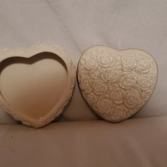 Lenox Trinket Box with gold accent - Picture 2 of 4